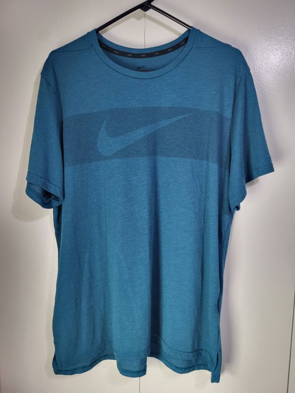 Nike Mens SZ XL Dri-Fit Breathe Graphic Short Sleeve T-Shirt AJ8004 301 - Picture 2 of 8